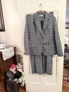 Kasper Gray Plaid Two-Piece Blazer and Skirt Suit